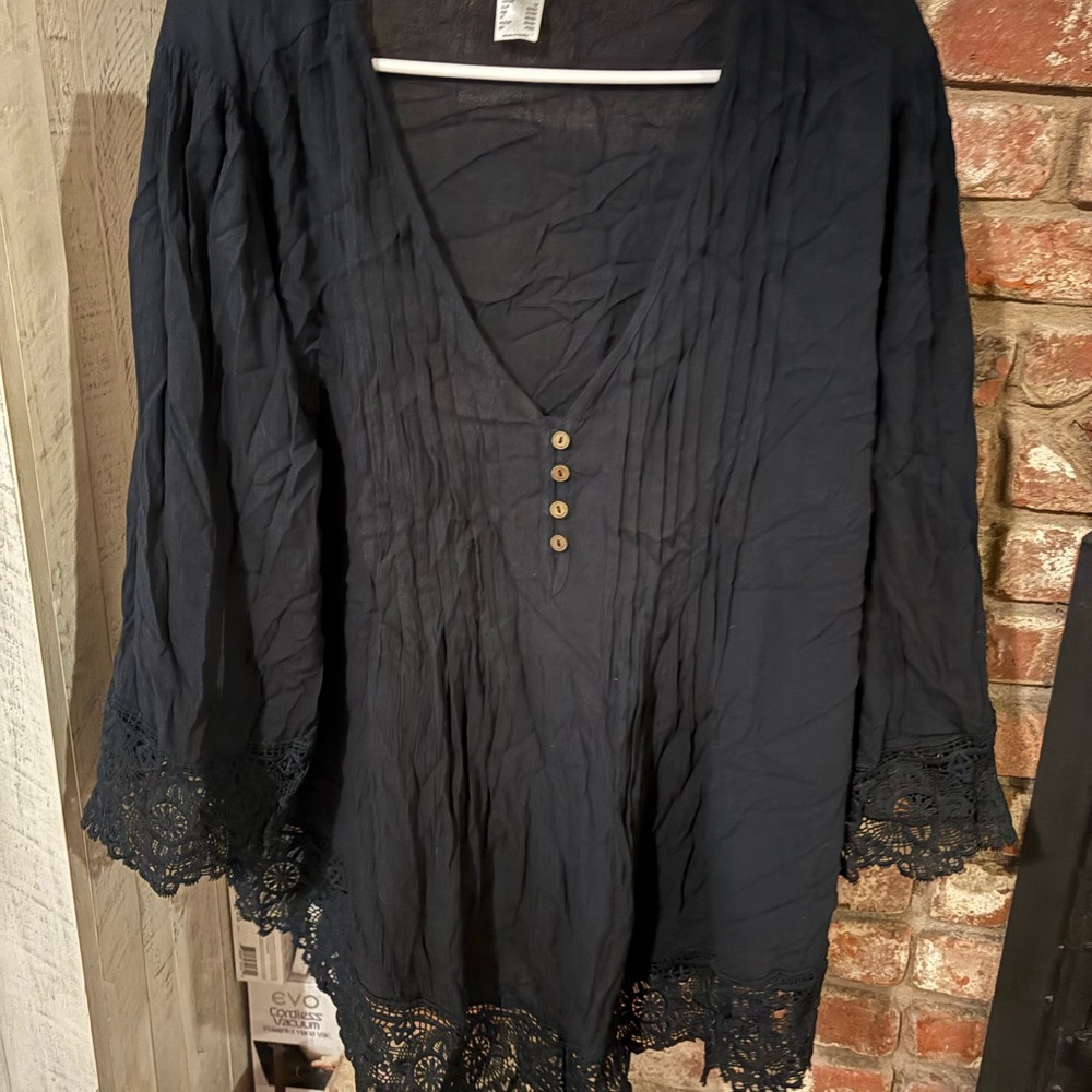 VENUS Black Top with Lace Detail